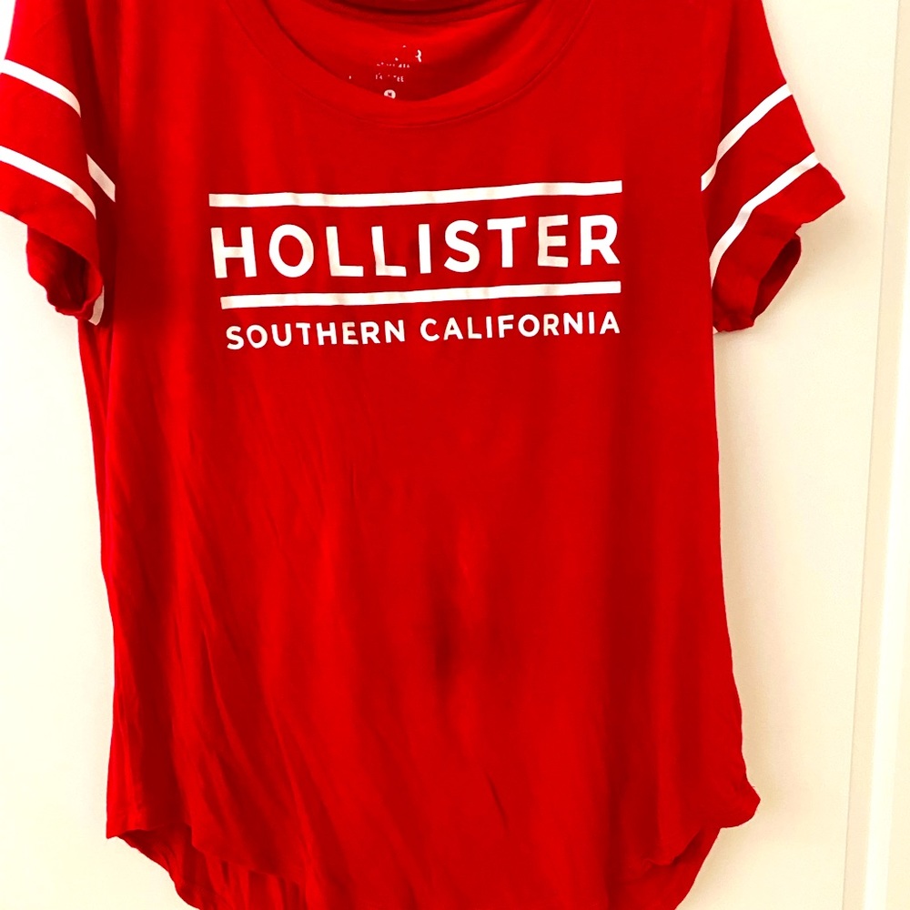 Bright red beautiful hollister tee for girls